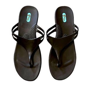 OKA b… shoes that love you! Size Large (9-10)